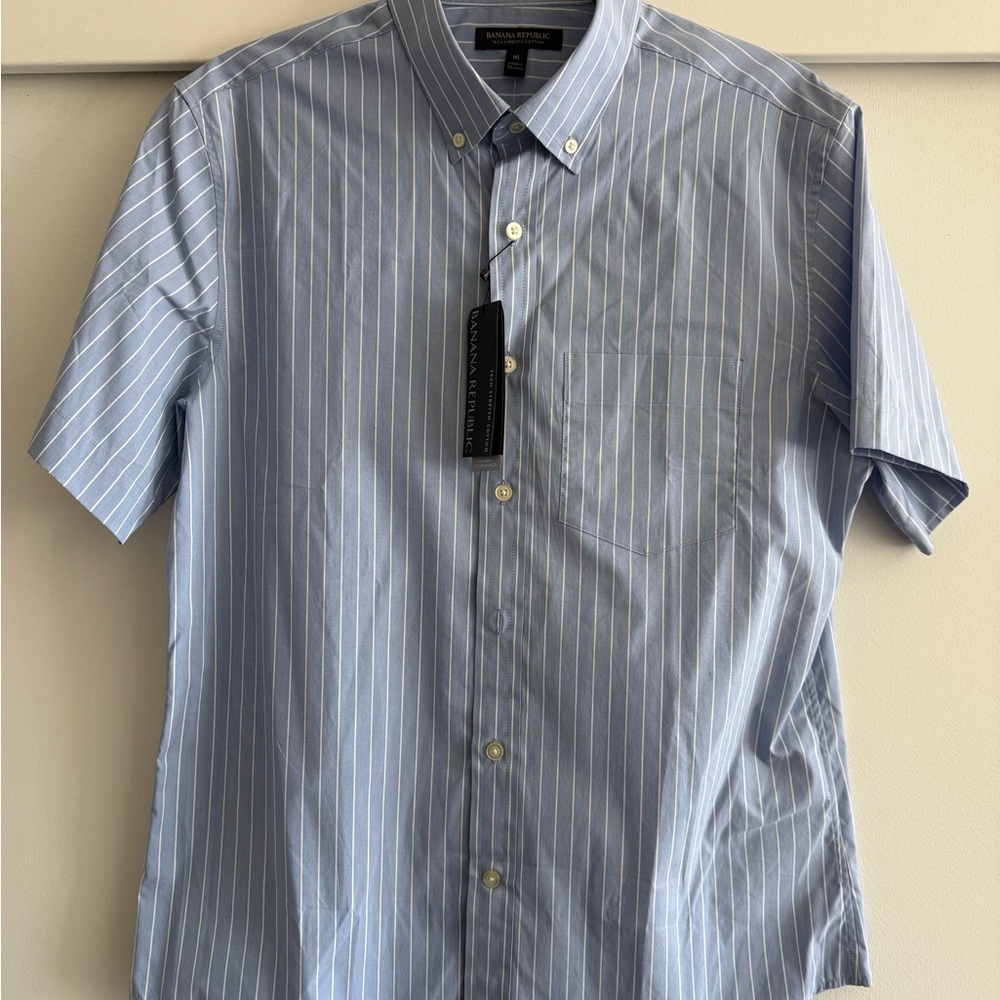 Banana Republic Blue and White Striped Short Sleeve Shirt in Tech Fabric